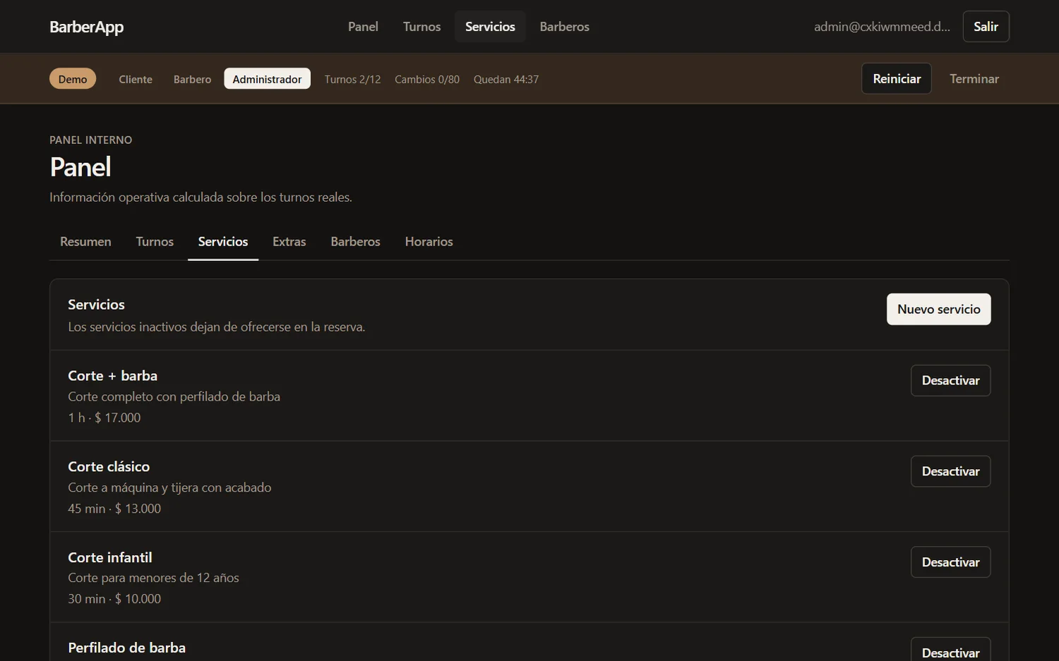 Administración de servicios con precio, duración y botones para activar o desactivar.